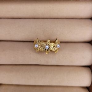 🖤3/$50 Three Flowers 10k Gold-Plated Ring